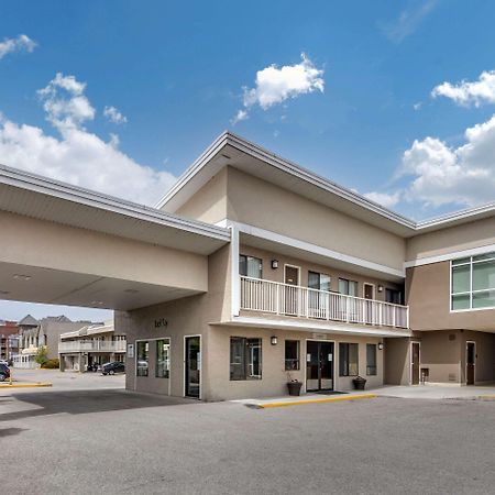 Econo Lodge Inn & Suites Kelowna Exterior photo