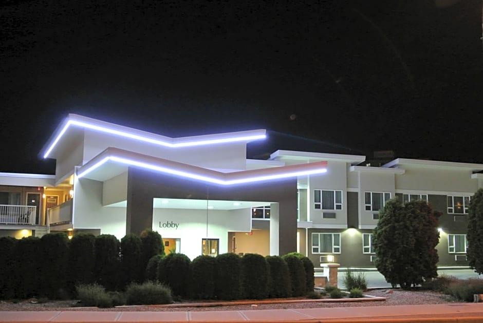 Econo Lodge Inn & Suites Kelowna Exterior photo