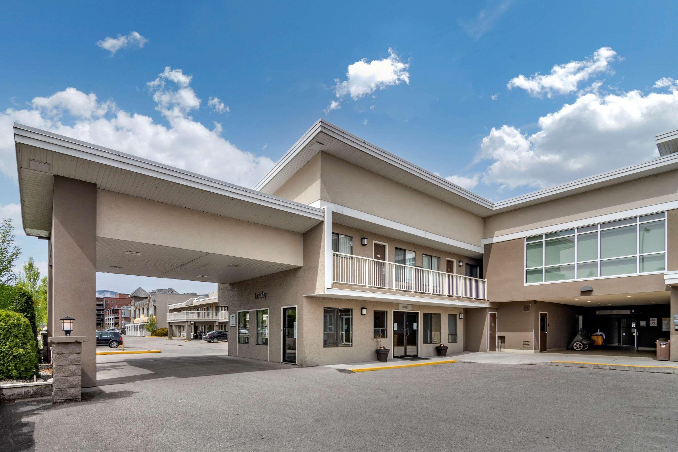 Econo Lodge Inn & Suites Kelowna Exterior photo
